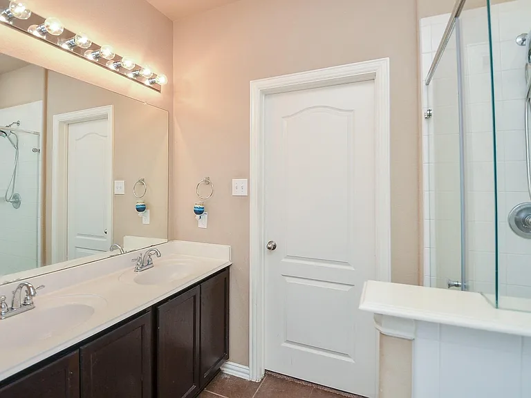 2403 Summers Glen Ct — Photo 9
