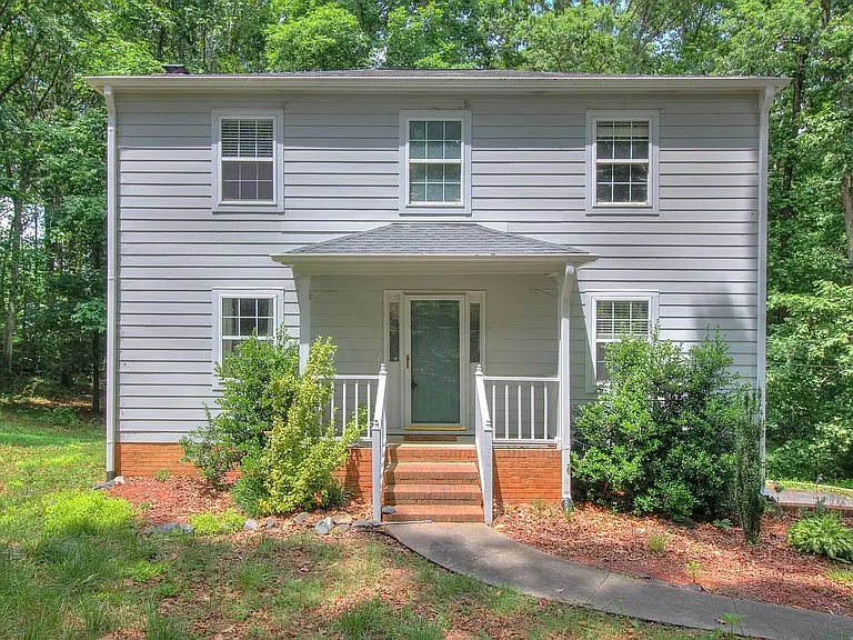 317 Gatewood Ln — Photo 2