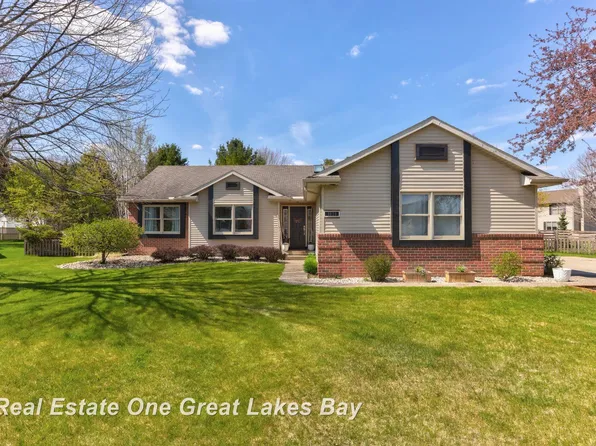 8039 Creston Dr, Freeland, MI 48623