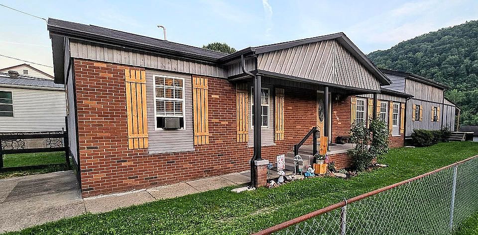 1st image of 406 Alexander St