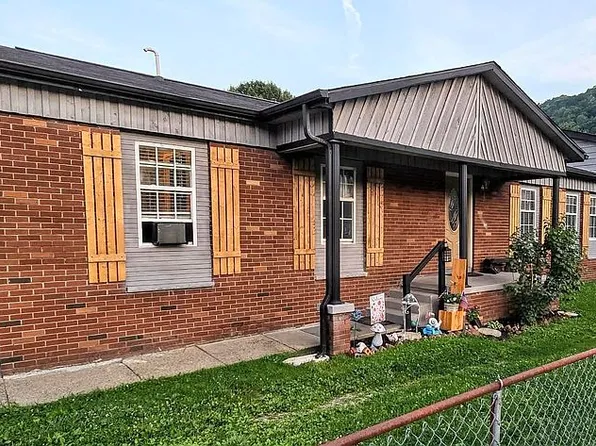 406 Alexander St, Cedar Grove, WV 25039