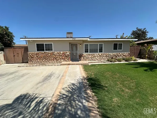 1719 8th Ave, Delano, CA 93215