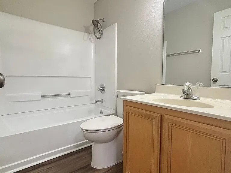 112 Ivy Garden Ln — Photo 5