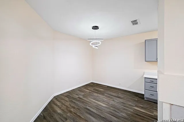 3 bed, 2.0 bath, 1604 sqft, $2,300 — Photo 4