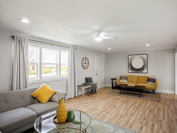 4th image of 225 Haws Dr