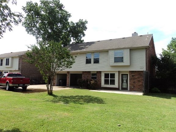 2nd image of 1712 Lincoln Dr