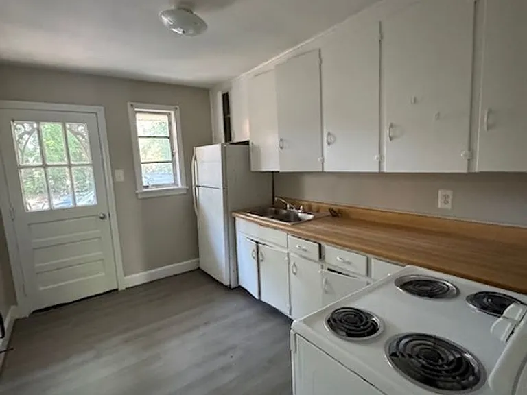 714 E Pou St — Photo 3