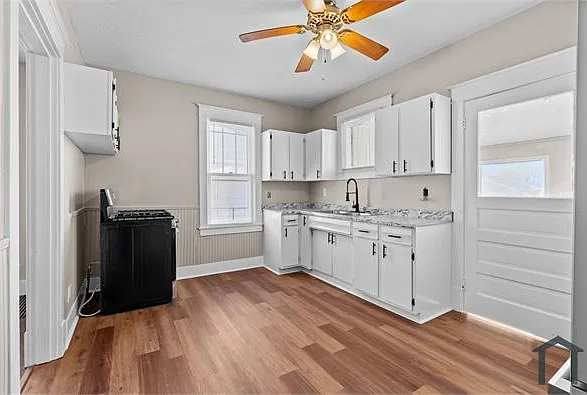 220 Clay St — Photo 21