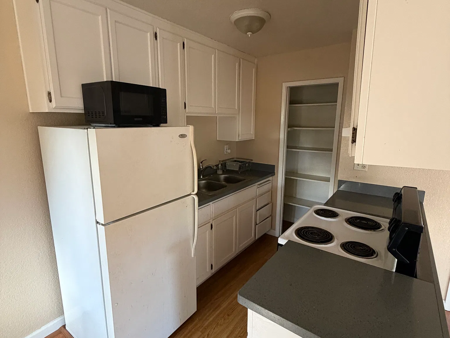 1 bed, 650 sqft, $2,200 — Photo 2