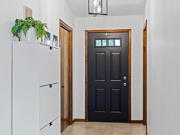 2nd image of 3041 Orwell St