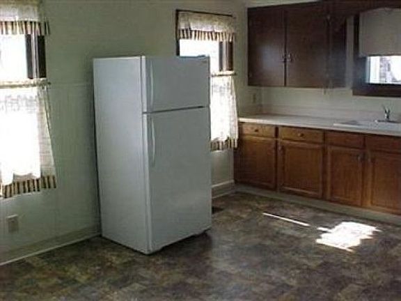 4th image of 908 Lake Ave