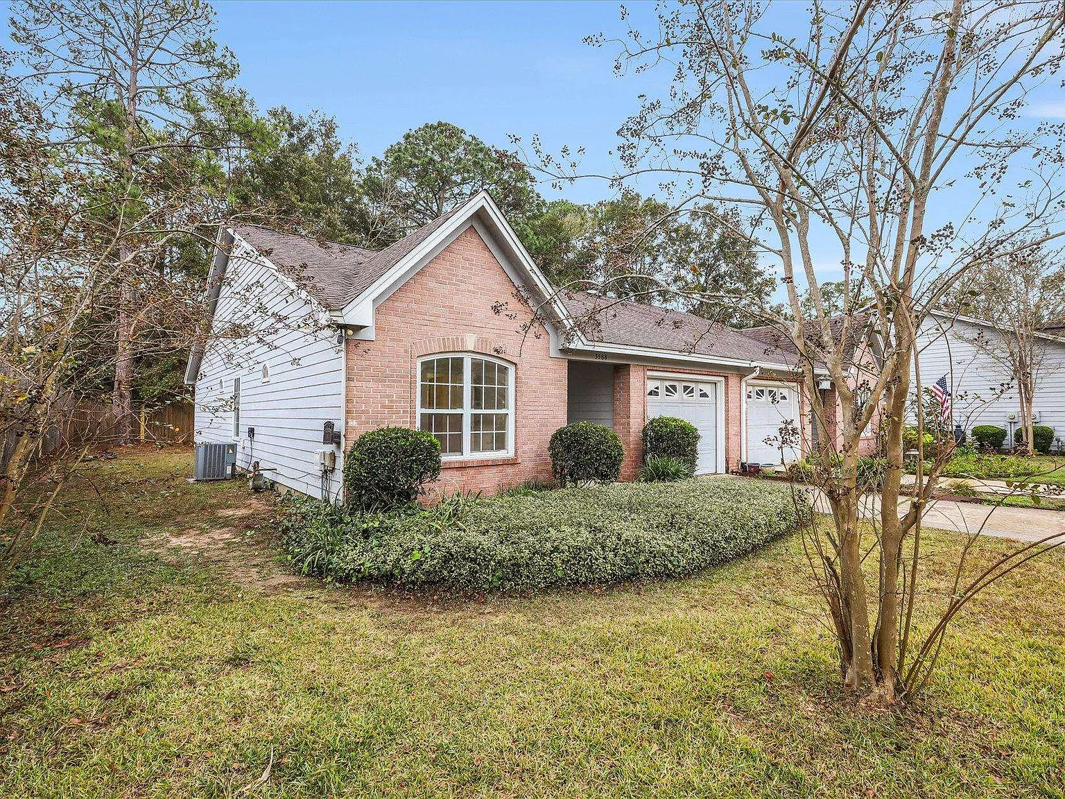 3 bed, 2.0 bath, 1338 sqft, $1,975 — Photo 3