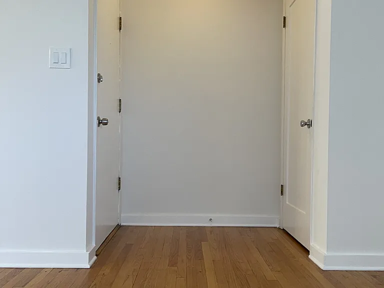 8638 Niles Center Rd #3A — Photo 7