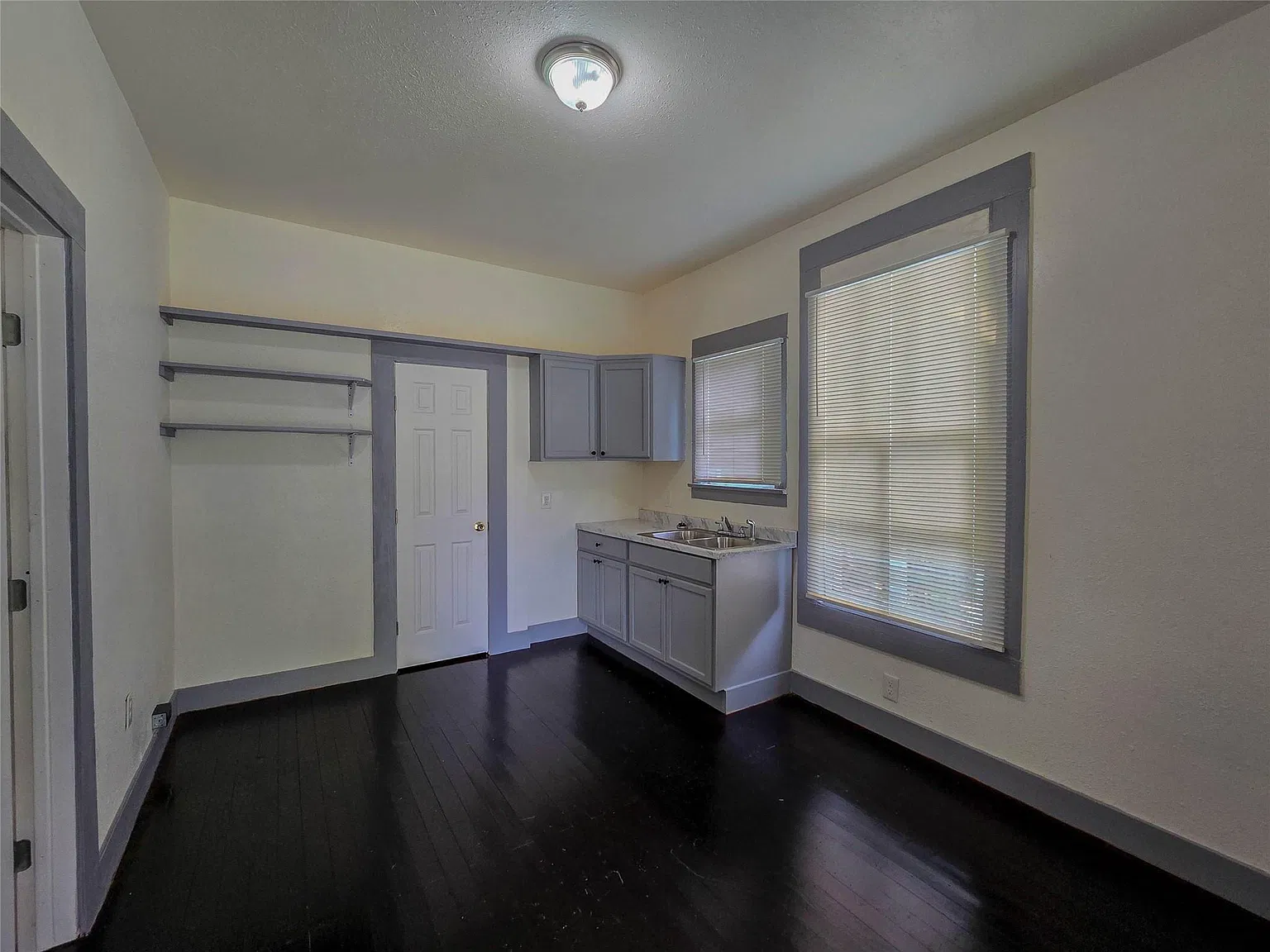 1 bed, 1.0 bath, 1866 sqft, $1,050 — Photo 2