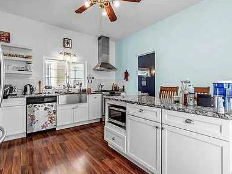 128 Richmond Ave — Photo 15