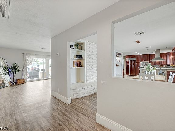 5th image of 120 W Highland Dr