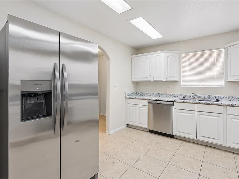 735 E South Mountain Ave — Photo 16