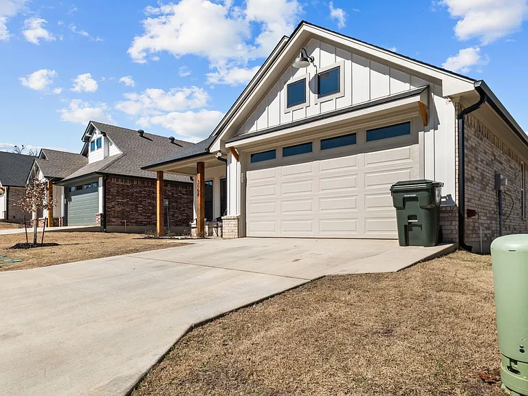 3067 Royal Garden Rd — Photo 20