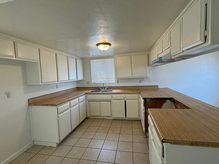 818 Wallace St — Photo 4