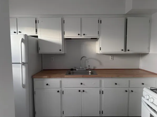 21201 Kingsville St APT 201, Harper Woods, MI 48225