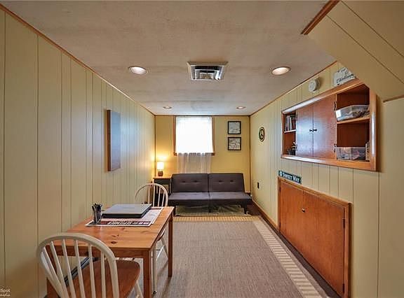 3rd image of 1464 Exeter Rd