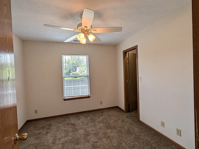 90 Phillips Ct — Photo 12