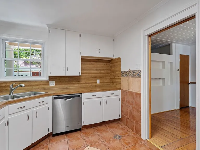 1212 Bentwood Rd — Photo 10