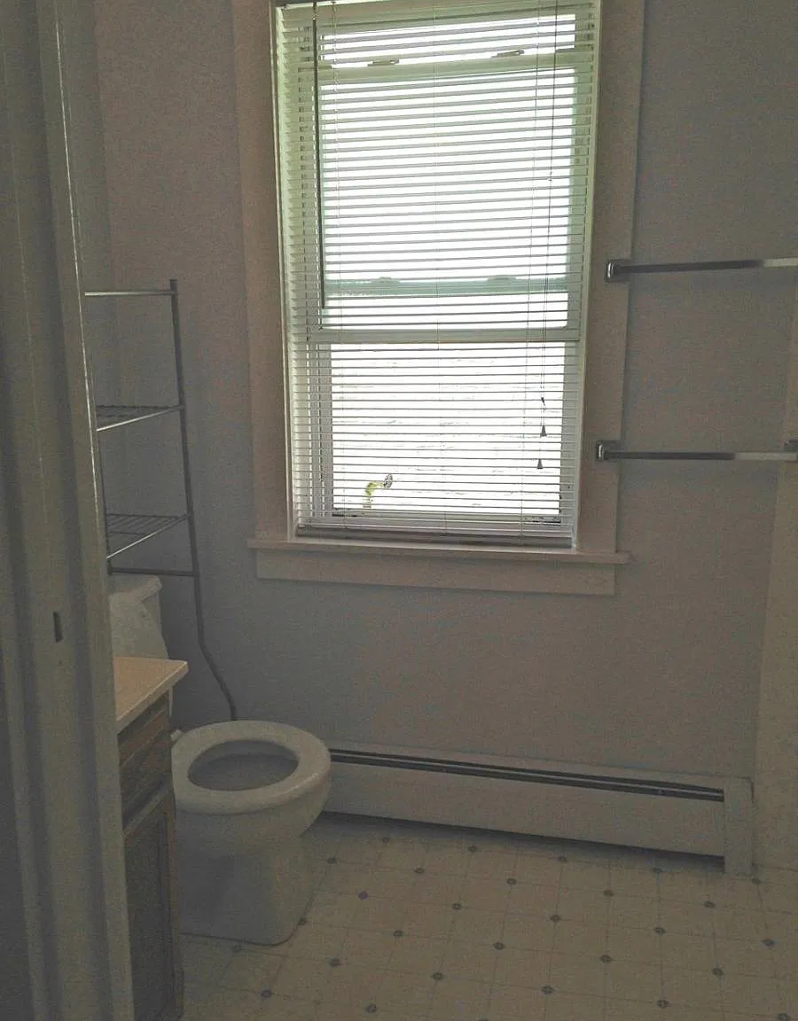 4 bed, 1.5 bath, 1300 sqft, $3,900 — Photo 2