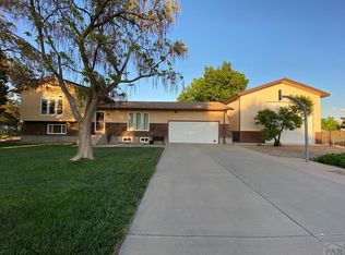 982 Clover Ln, Pueblo, CO 81006