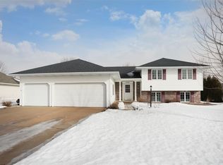 W5936 Easter Lily Dr, APPLETON, WI 54915