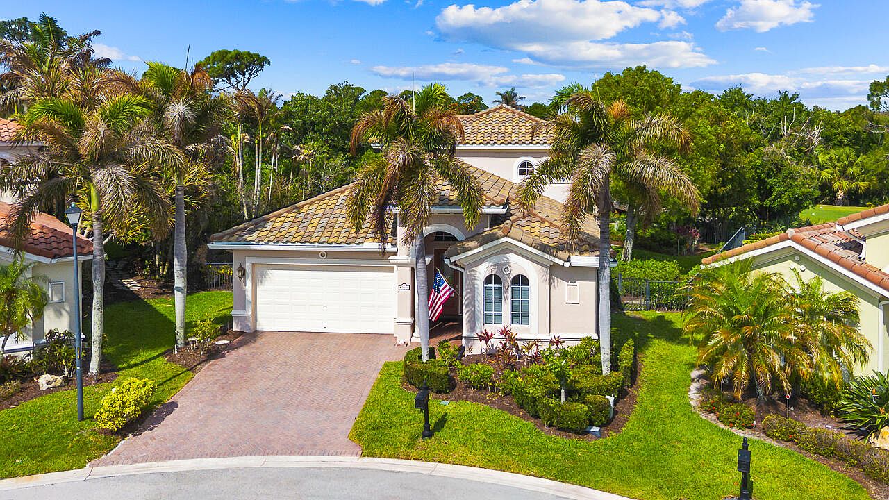904 SW Pebble Lane