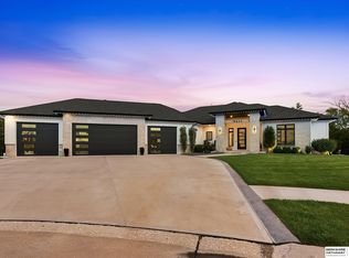 18603 Hazelnut Cir, Gretna, NE 68028