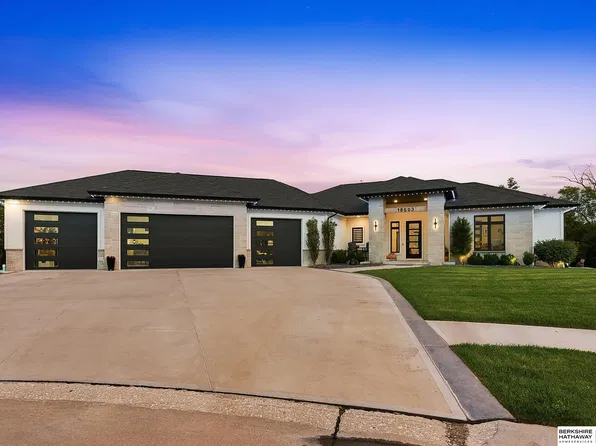 18603 Hazelnut Cir, Gretna, NE 68028