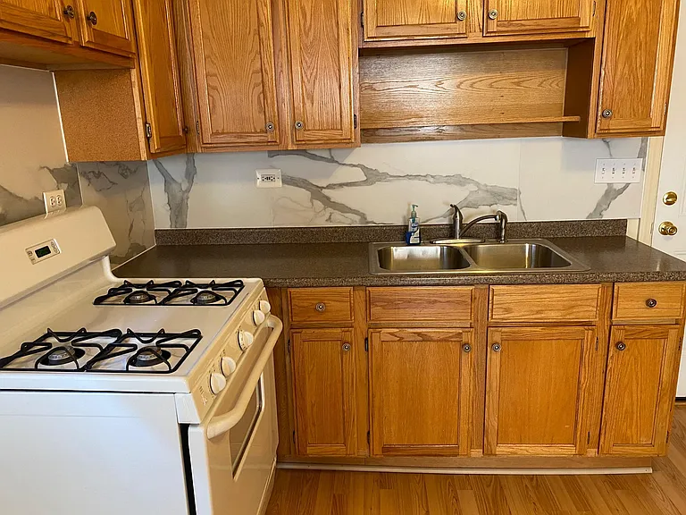 872 N Marshfield Ave #CH2 — Photo 7