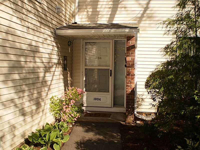 1st image of 1004 Williamsburg Cir