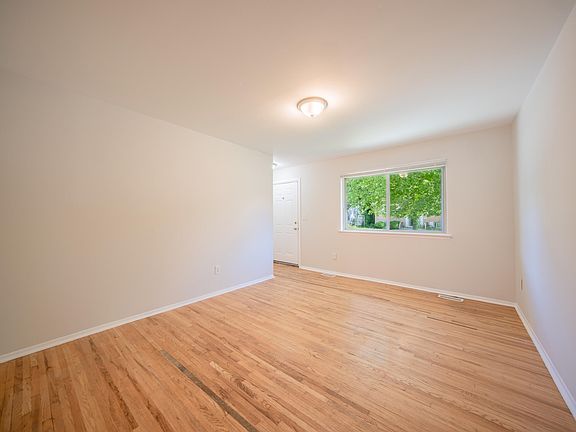 5th image of 222 Kirk St