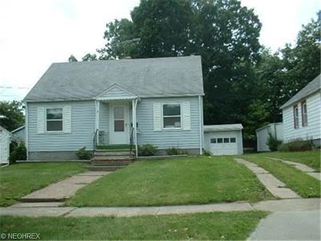221 W 35th St