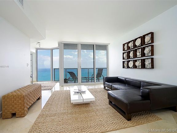 3rd image of 19333 Collins Ave APT 1706