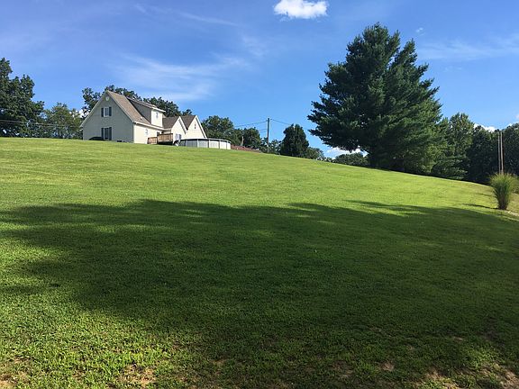 3rd image of 706 Lakewood Dr