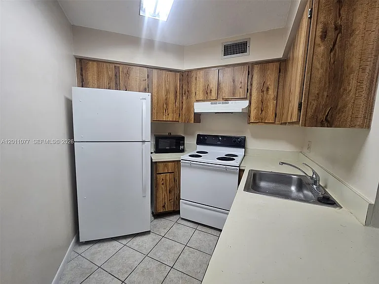 211 Lake Pointe Dr #108 — Photo 6