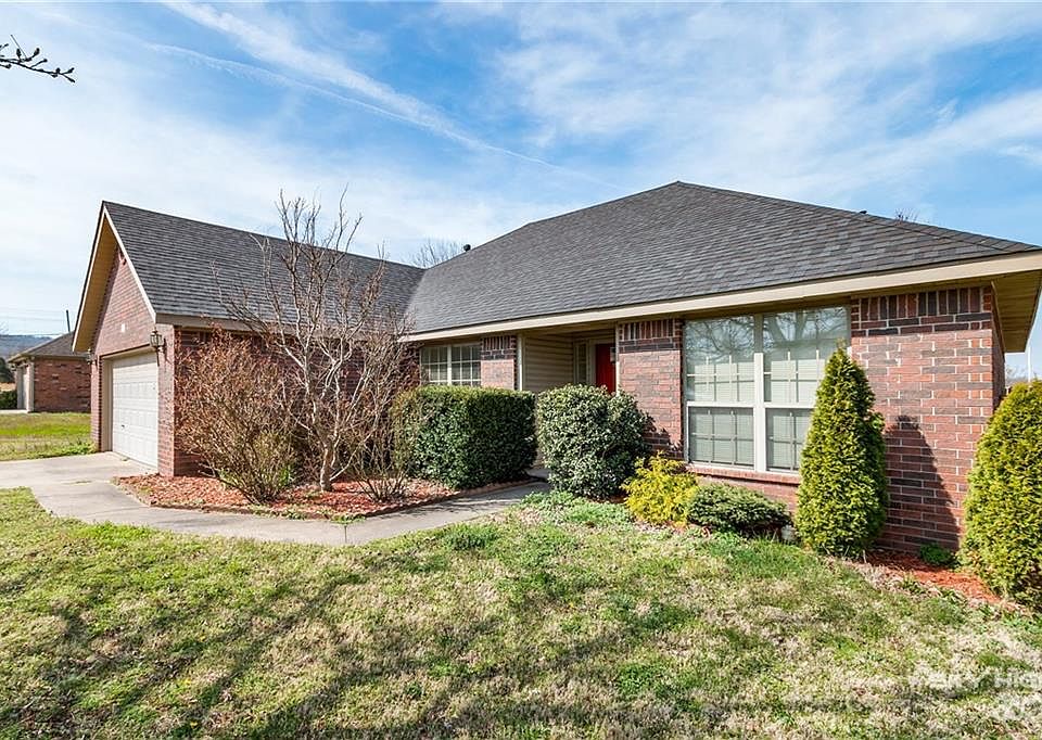 1st image of 1405 S Deerfield Way