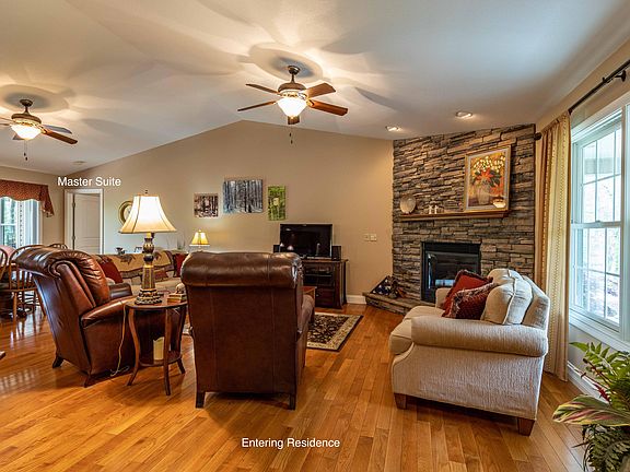 2nd image of 622 Lakeview Dr