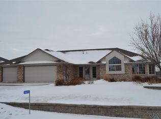 26637 Tucker Cir, Brandon, SD 57005