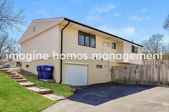 1117 Burgundy Ln — Photo 12