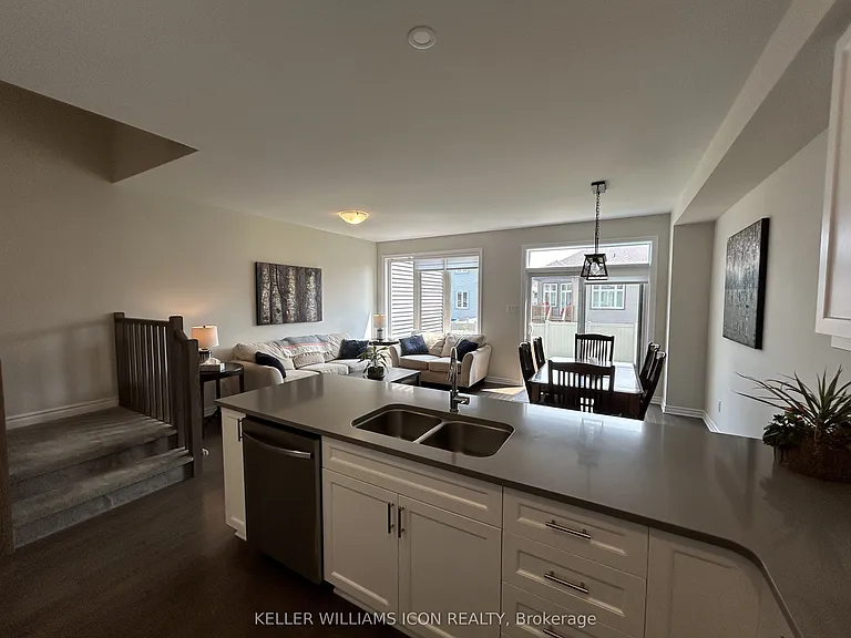 505 Manhattan Ct — Photo 10