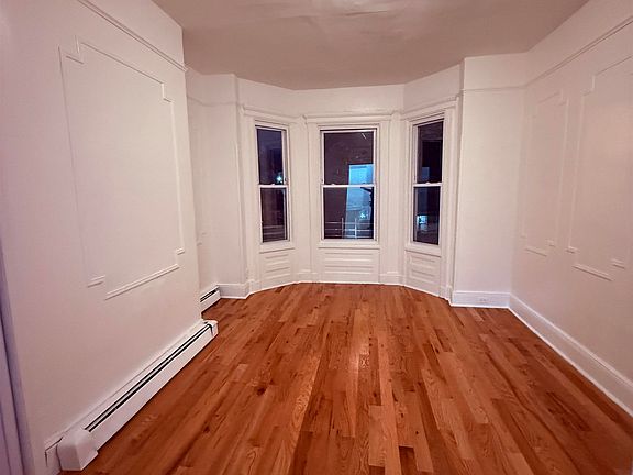 2nd image of 110 Duncan Ave APT 2R