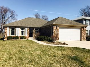 807 Pheasant Walk Dr, Schaumburg, IL 60193
