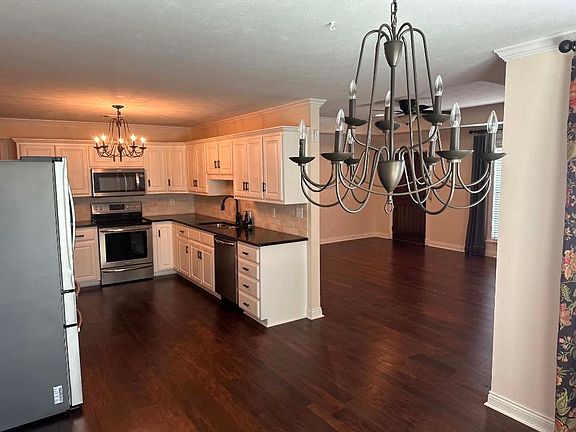 5th image of 2323 Saxony Blvd