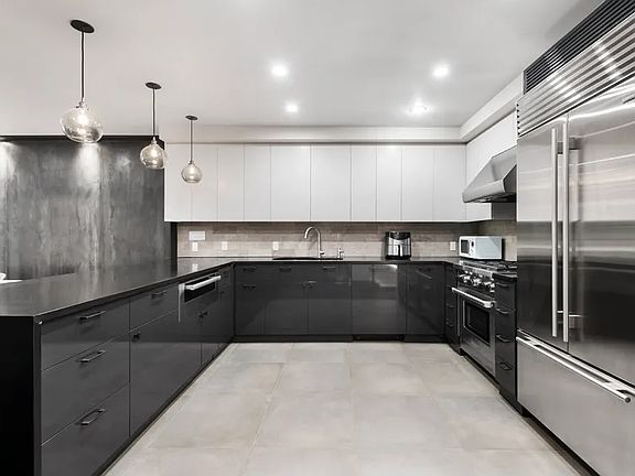 2nd image of 163 W 95th St