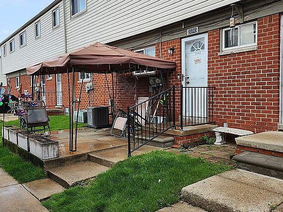 3rd image of 20743 Washington St